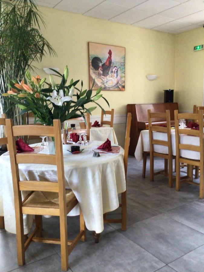 Hotel Restaurant Les Touristes วาล-เลส์-แบ็งส์ ภายนอก รูปภาพ