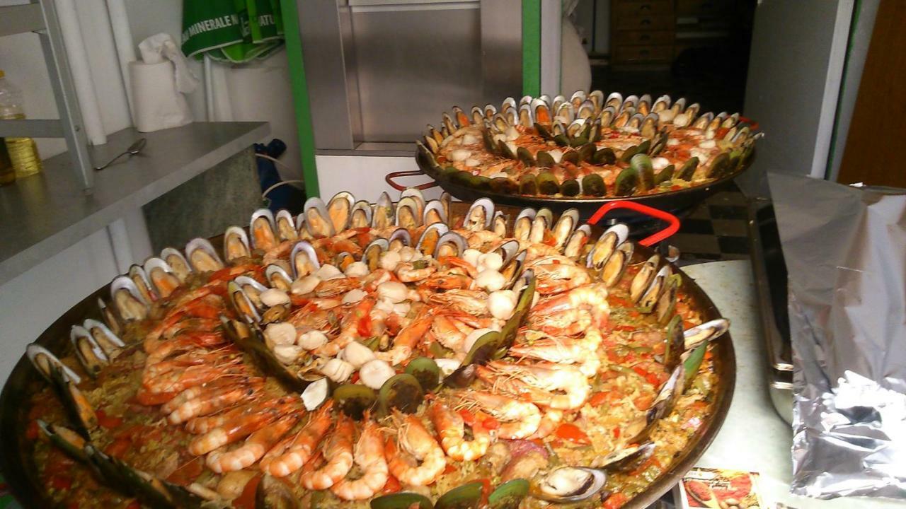 Hotel Restaurant Les Touristes วาล-เลส์-แบ็งส์ ภายนอก รูปภาพ